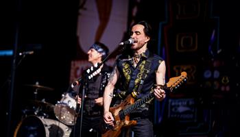 PARKING PASSES ONLY Mötley Crüe