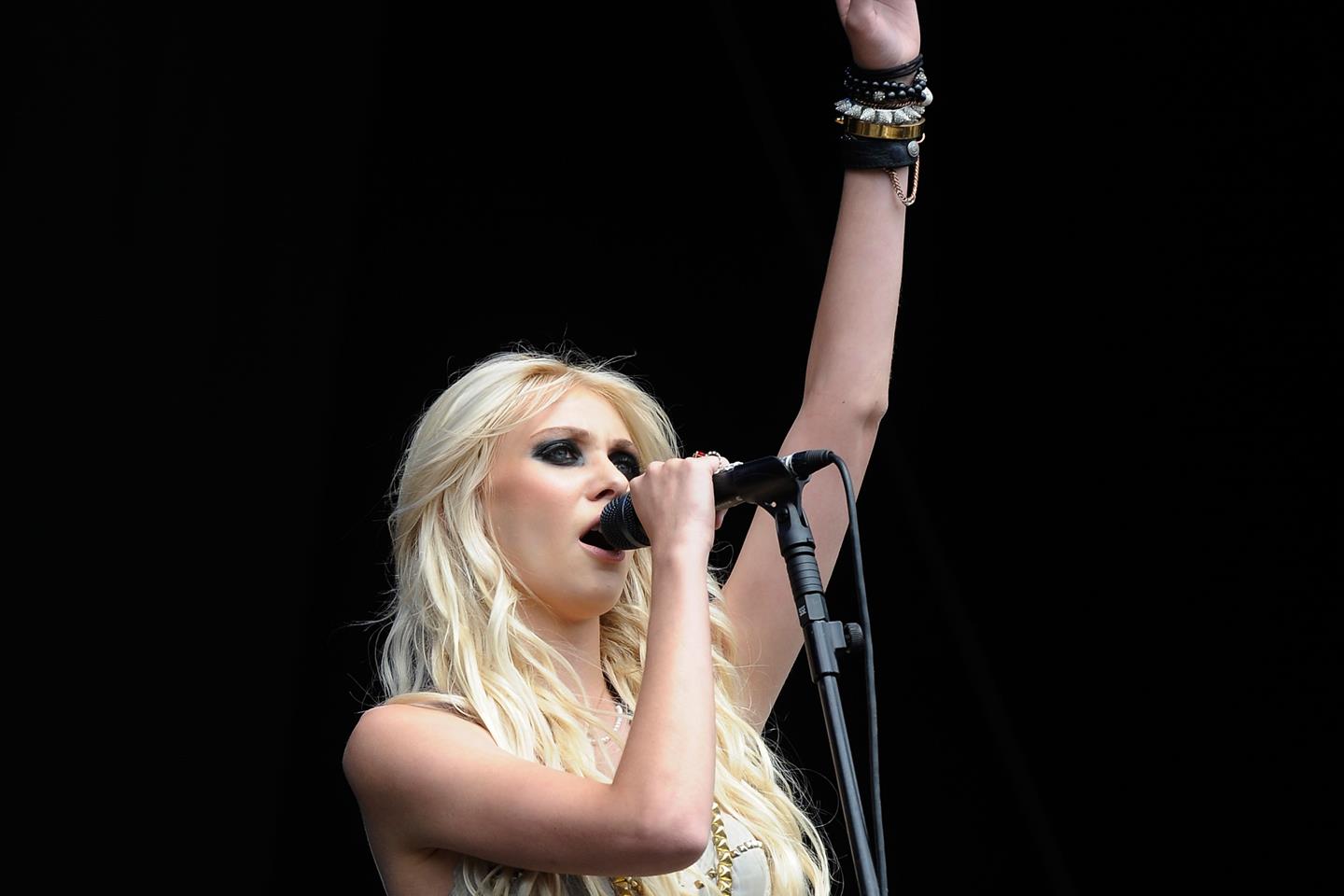 the pretty reckless tour dates 2023