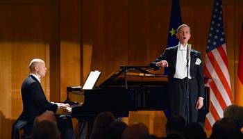Max Raabe and Palast Orchester