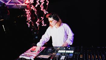 BLOND:ISH presents Abracadabra