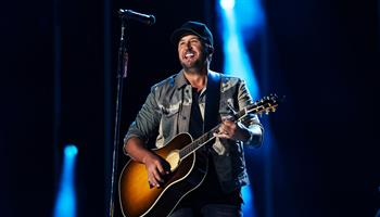 PARKING PASSES ONLY Luke Bryan