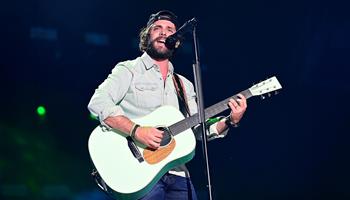 PARKING PASSES ONLY Thomas Rhett