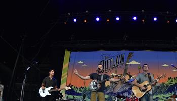 Outlaw - Willie Nelson, Bob Dylan, Wilco, Lucinda Williams & More