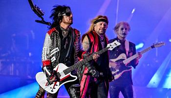 PARKING PASSES ONLY Mötley Crüe